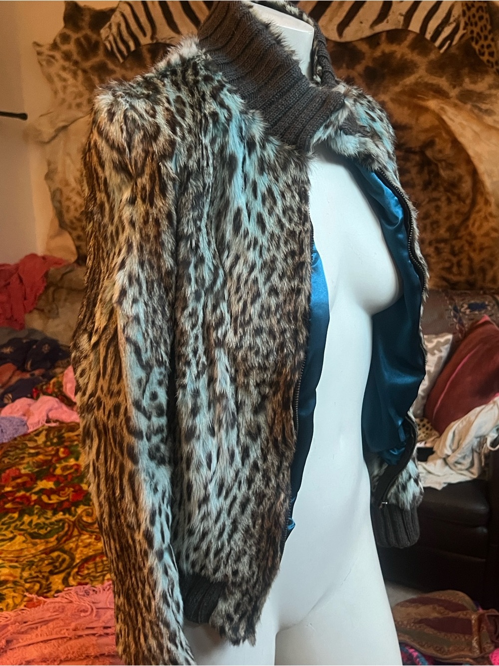 Authentic vintage 70’s dyed ocelot fur print bomber jacket - Picture 6 of 9